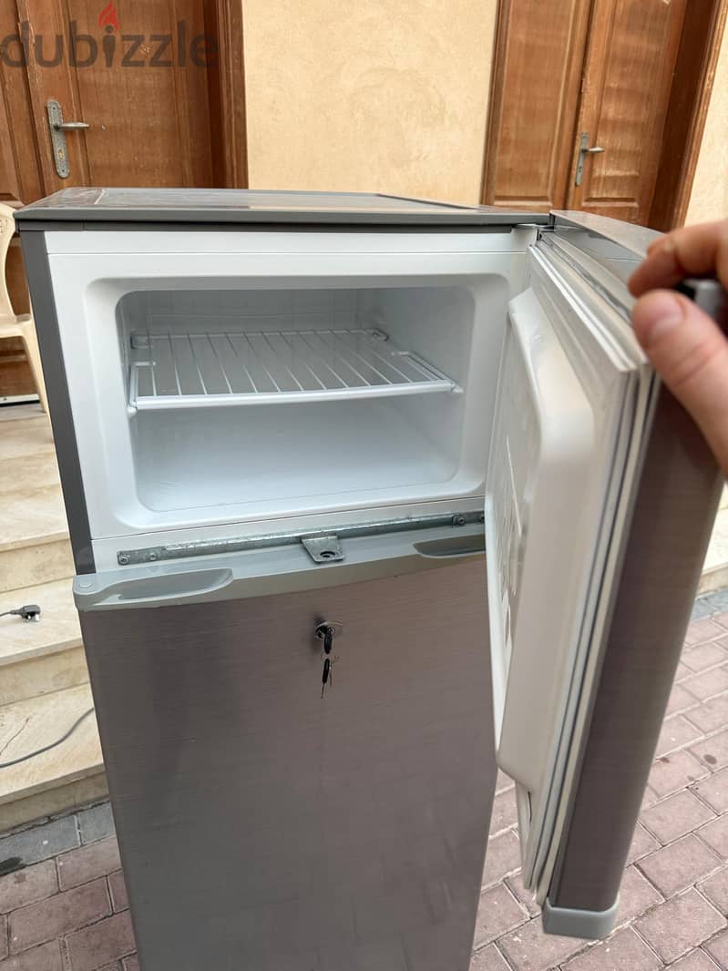 Geepas 240L Double Door Refrigerator 1