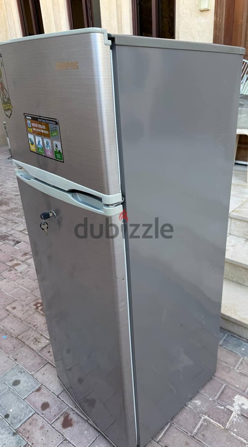 Geepas 240L Double Door Refrigerator 3