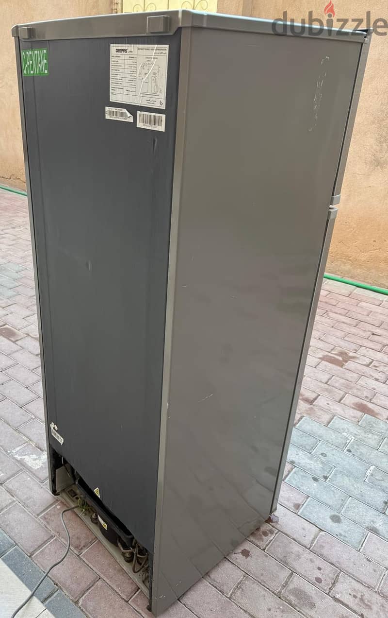 Geepas 240L Double Door Refrigerator 4