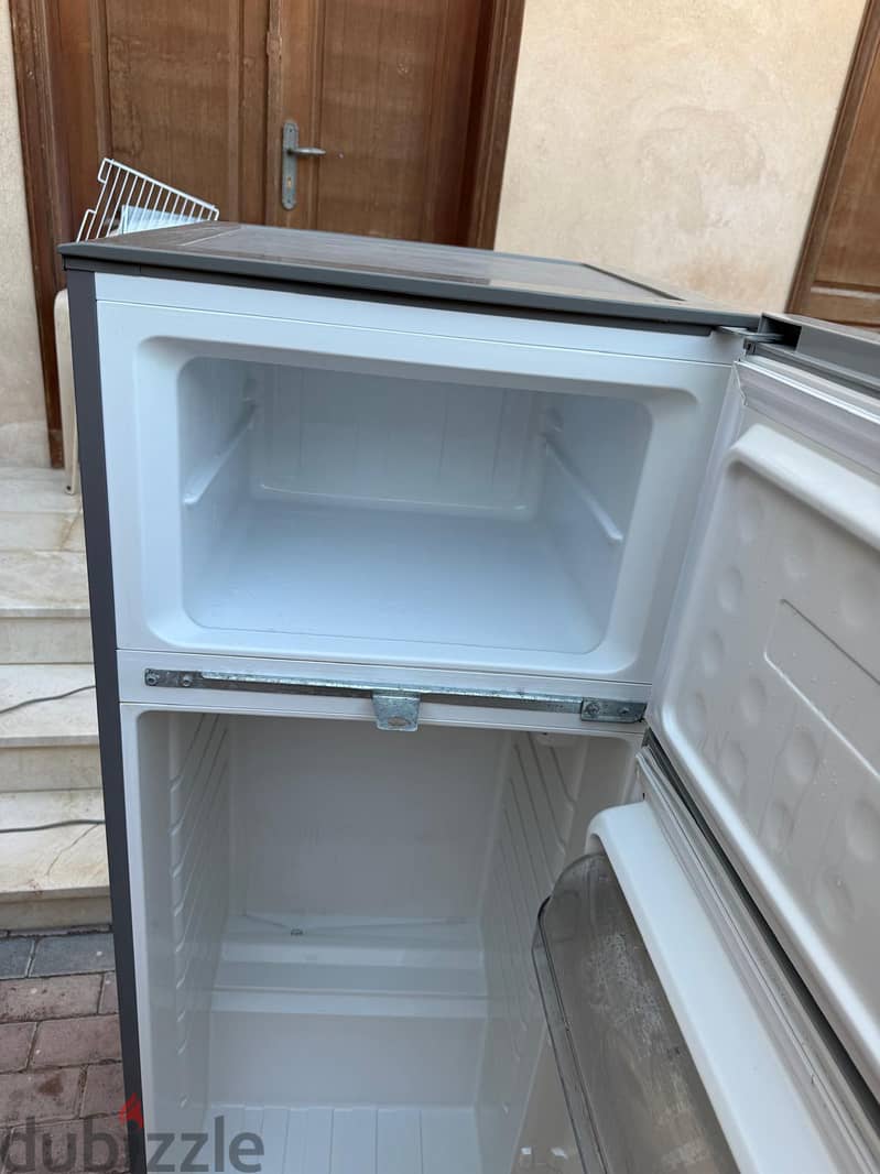 Geepas 240L Double Door Refrigerator 8