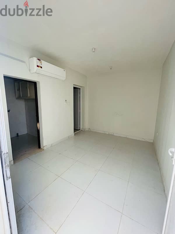 Out house studio (2 unit) 1600qr Ain Khalid near Lulu and 01 Mall 3