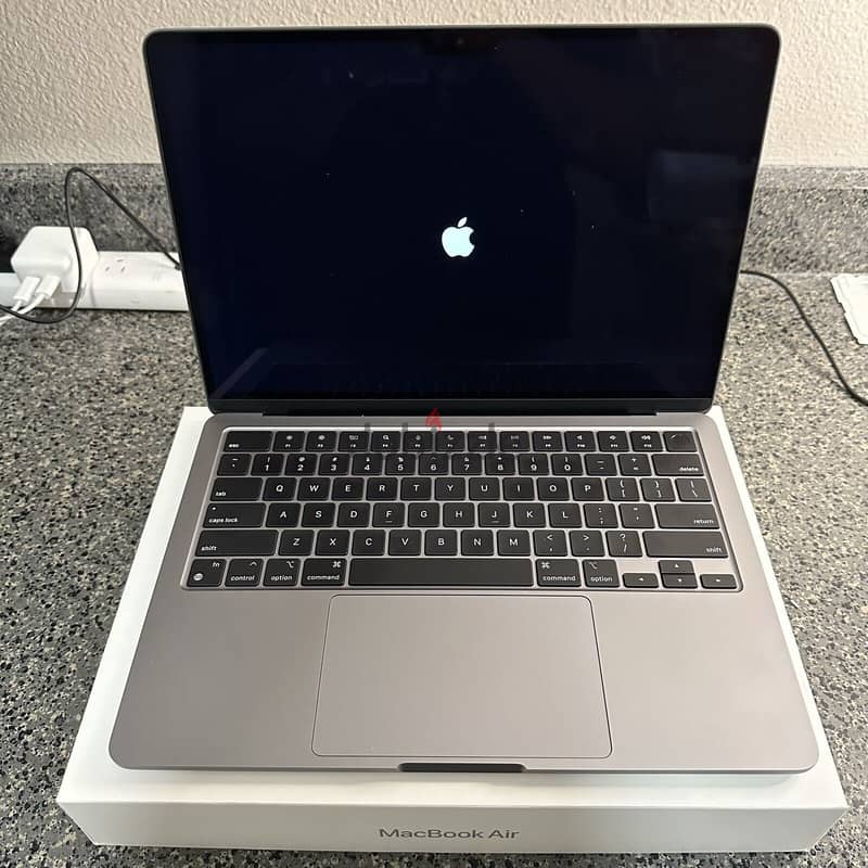 MacBook Air 13.6" Laptop - Apple M2 chip - 8GB - 256GB SSD 1