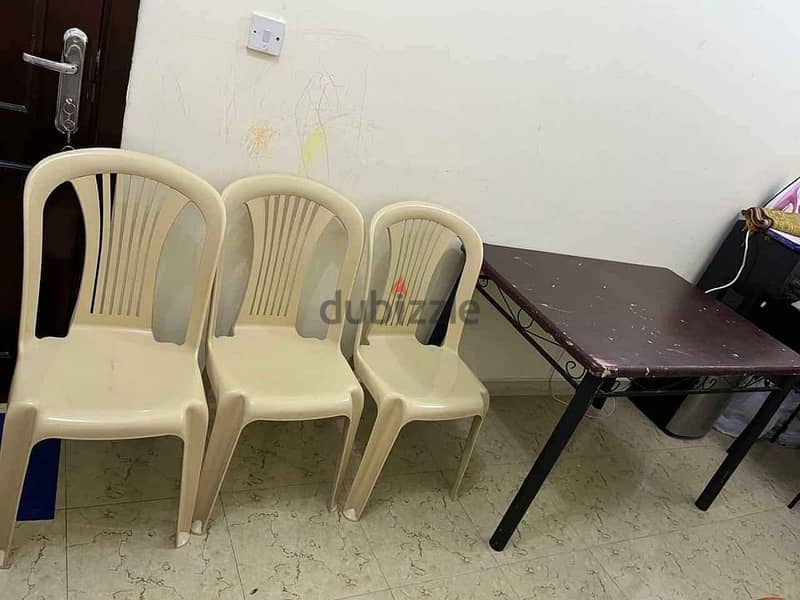 Dining table and 3 plastic chairs with Dining cover 0