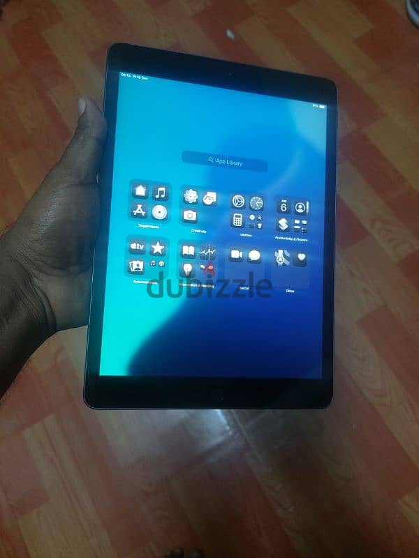 Apple Ipad 8,    18 version 1