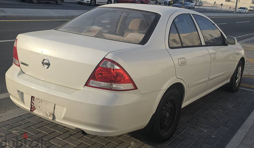 Nissan Sunny 2012 1