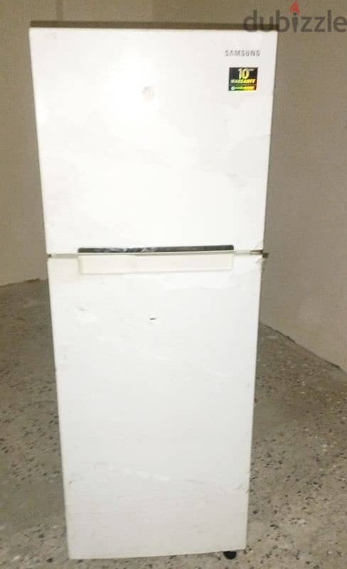 Samsung medium size fridge for sale. 0