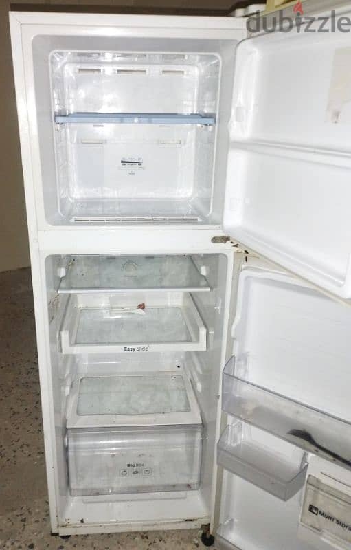 Samsung medium size fridge for sale. 1