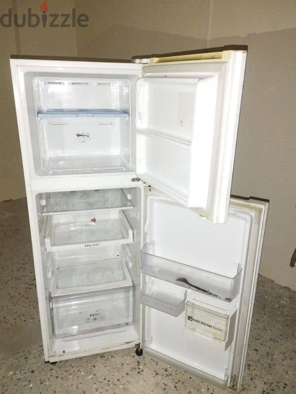 Samsung medium size fridge for sale. 3