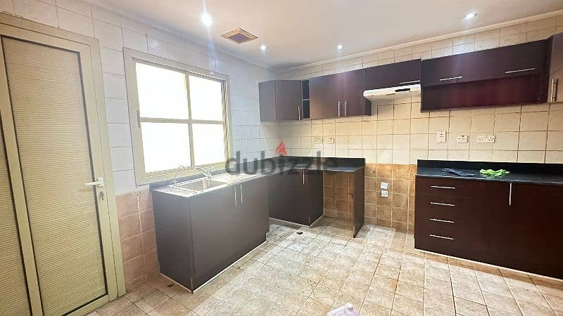 5 Bedroom Villa For Rent - Al Hilal 0