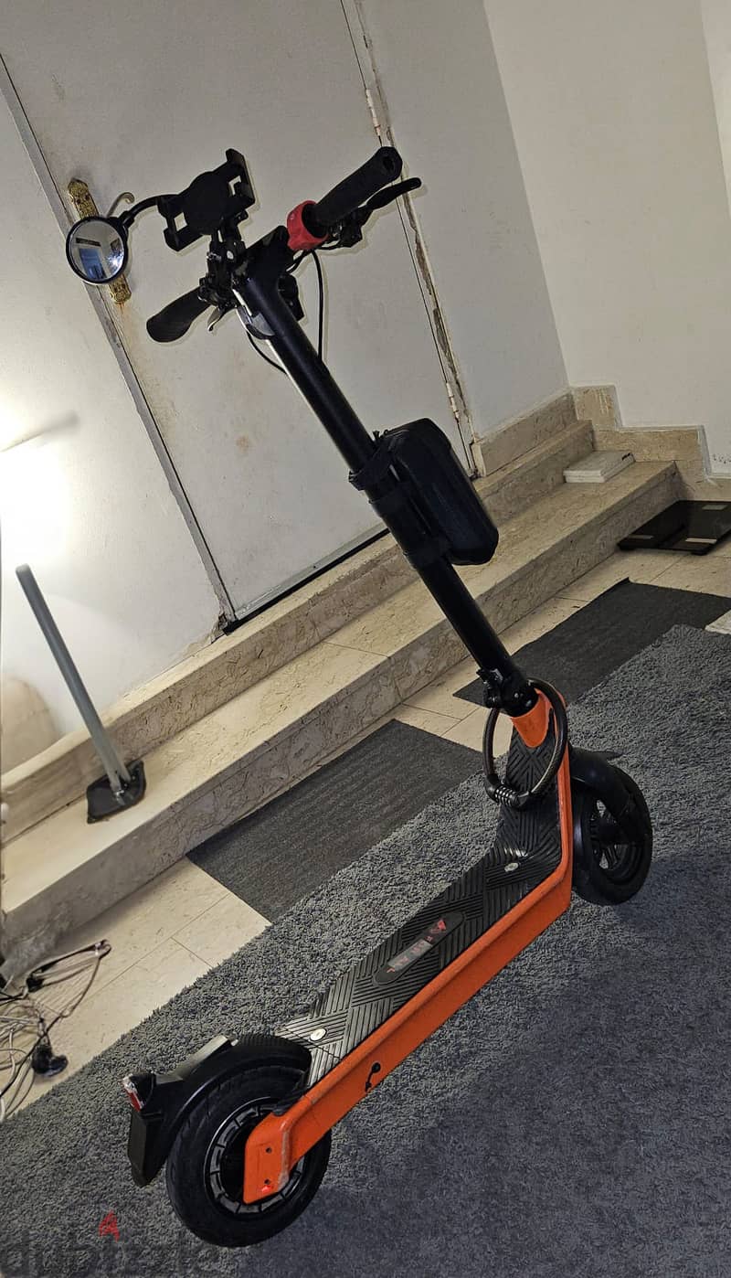 Electric Scooter with very long battery life 2