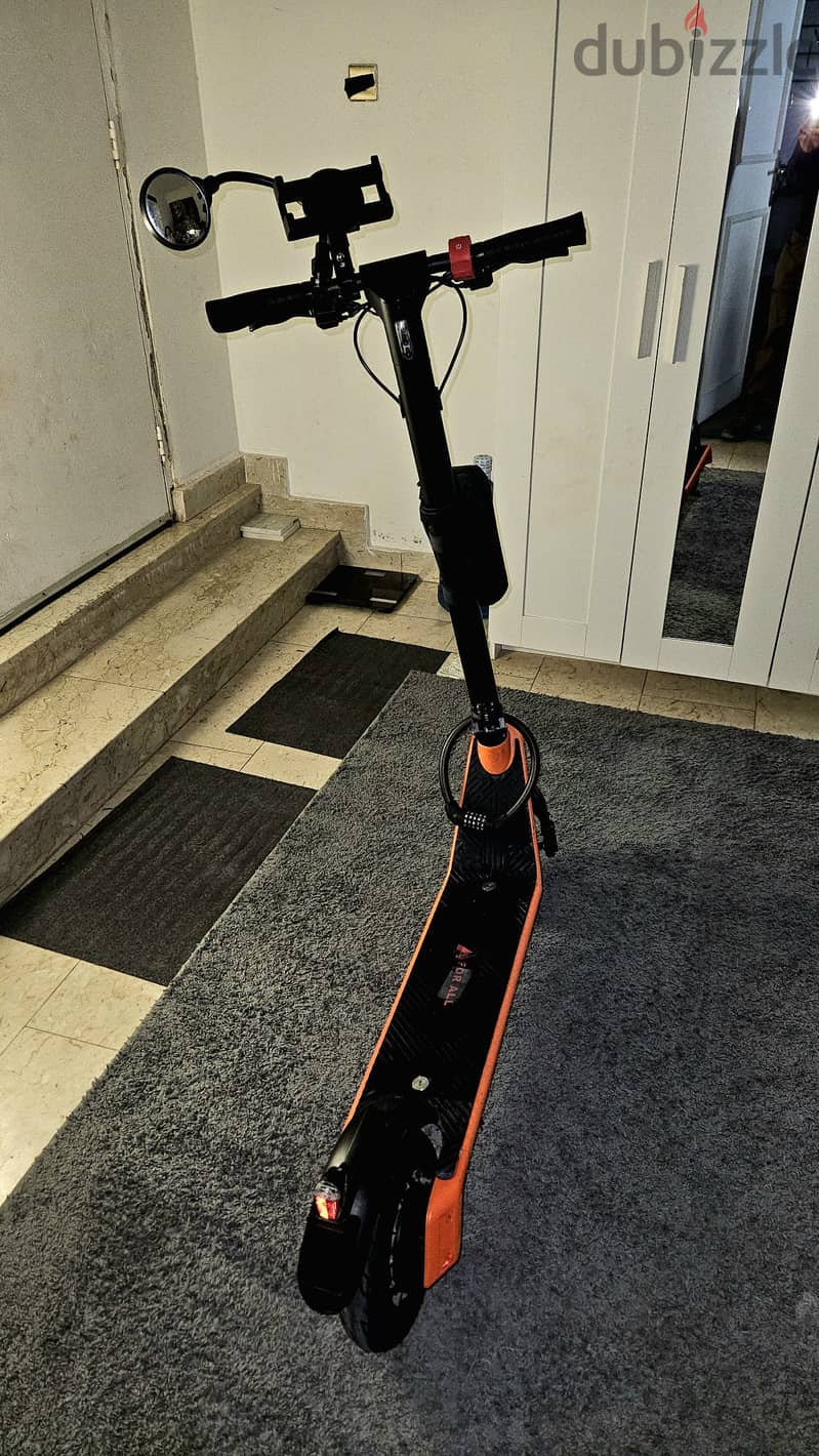 Electric Scooter with very long battery life 14