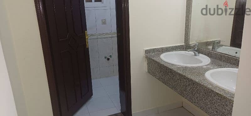 STAFF VILLA: Freestanding 8 B/R near Old immigraion office 5