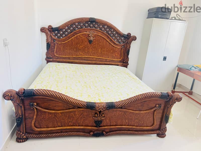 KING SIZE BED WITH SPRING MATTRESS 0