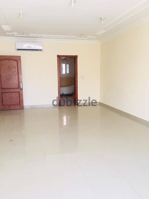 STAFF COMPOUND VILLA: Spavcious 4 B/R near Ansar Gallery 5