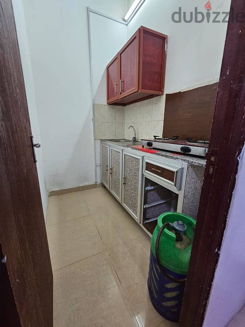 1 BHK UNFurnished room for Family near at Wakrah HMC 18