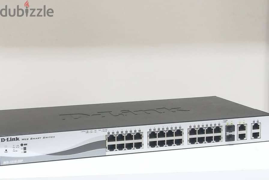 Gigabit Network switch 28 Port  D-Link Brand 0