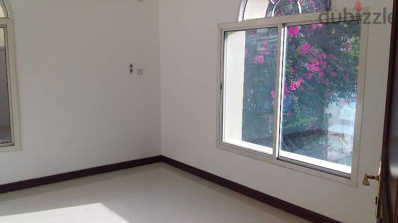 Beautiful & Spacious 4 B/R Villa with huge Garden in a prime location 9