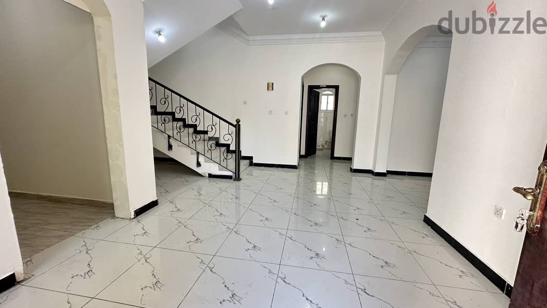 5 Bedroom Staff Villa For Rent - Ainkhalid 0