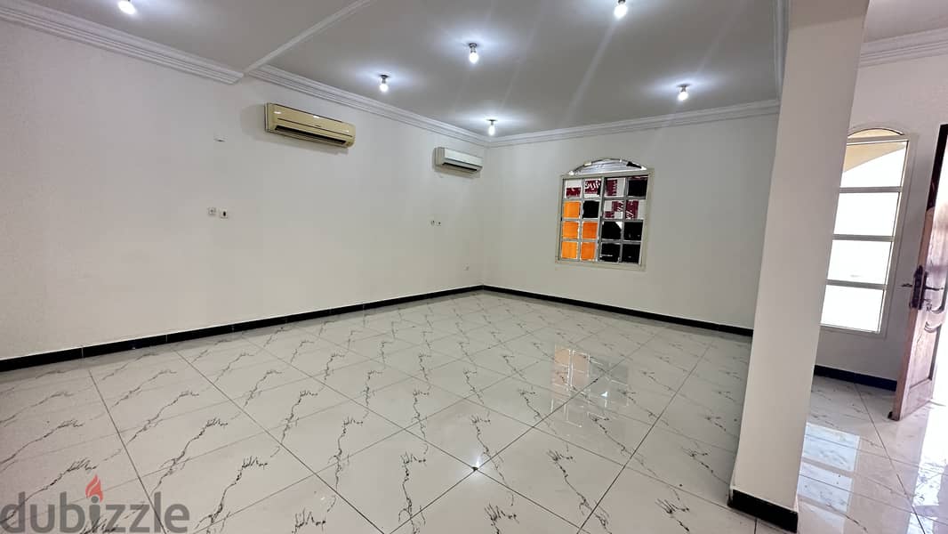 5 Bedroom Staff Villa For Rent - Ainkhalid 1