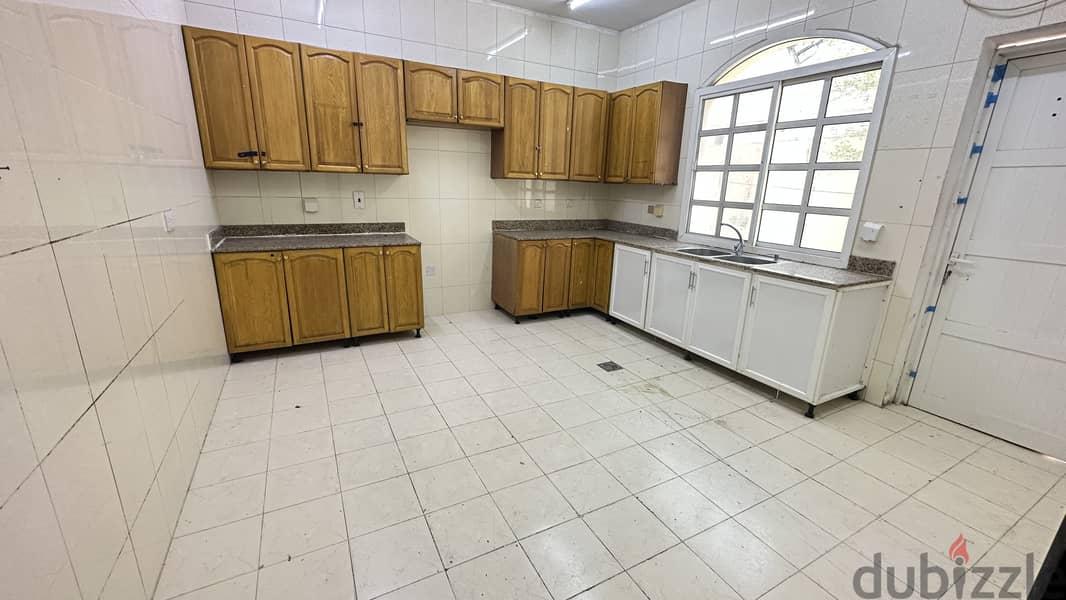 5 Bedroom Staff Villa For Rent - Ainkhalid 2