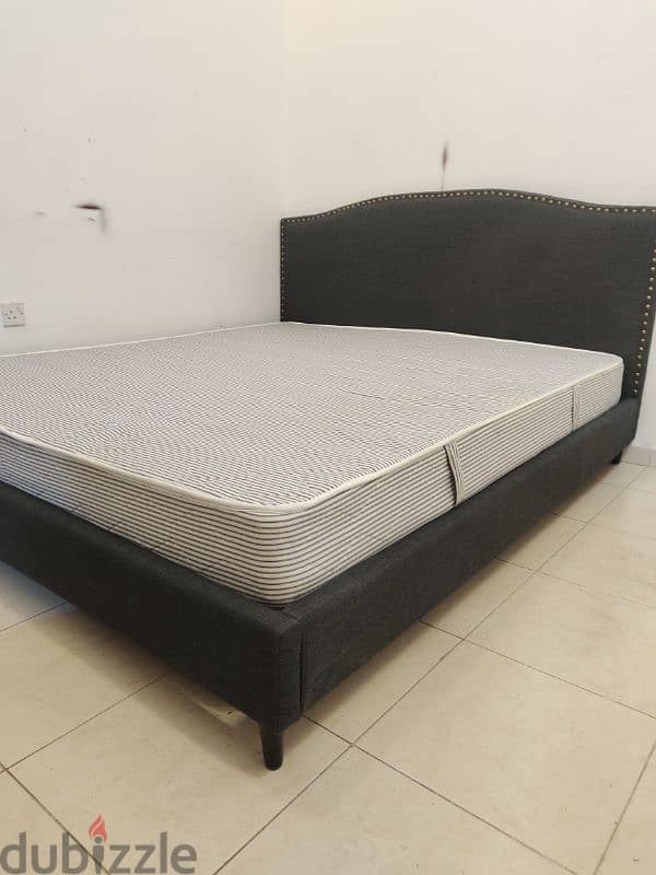 King size bed with mattress for sale 3