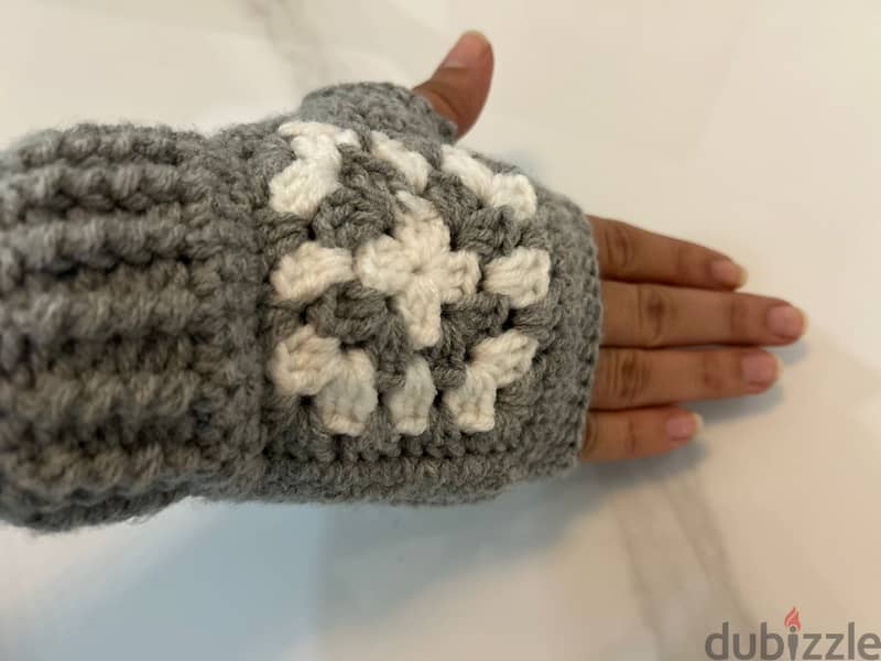 Crochet granny square fingerless gloves 0