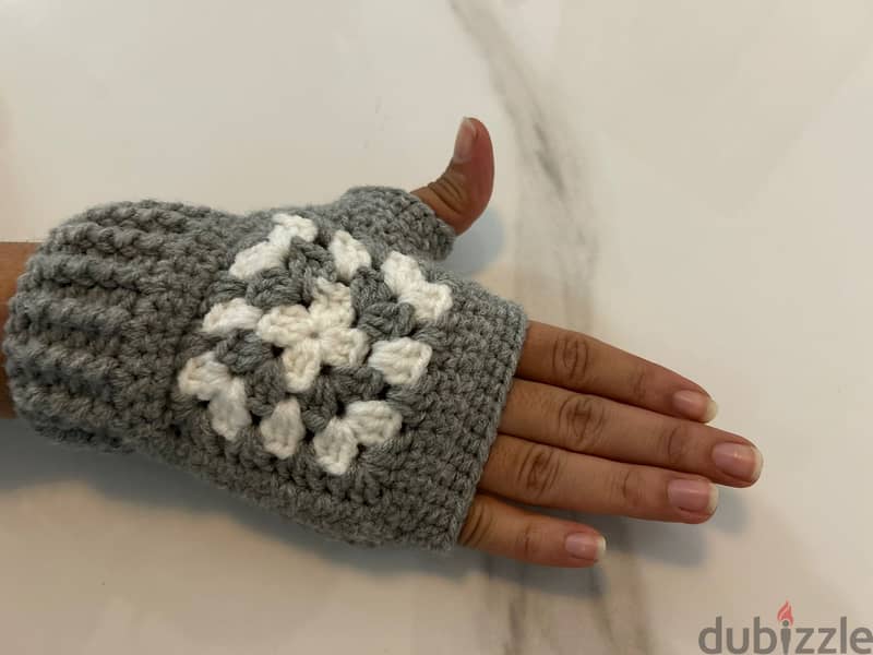 Crochet granny square fingerless gloves 3