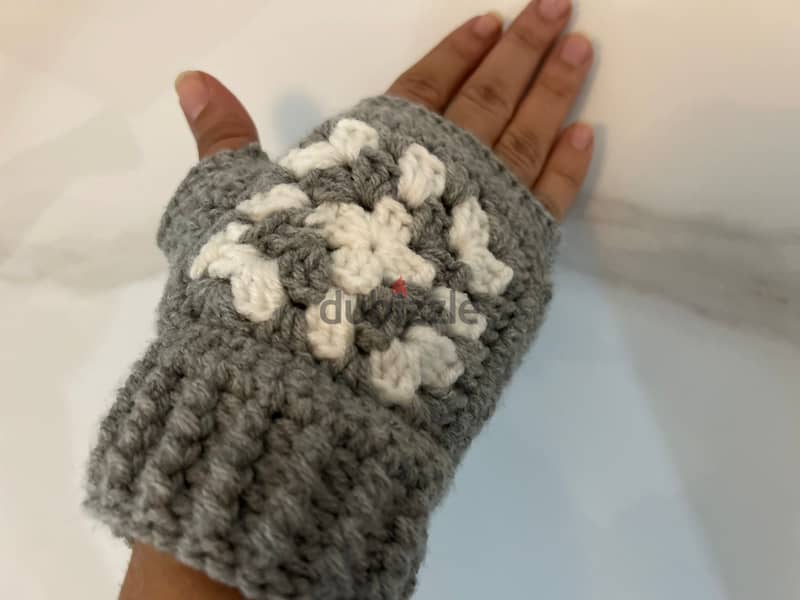 Crochet granny square fingerless gloves 4