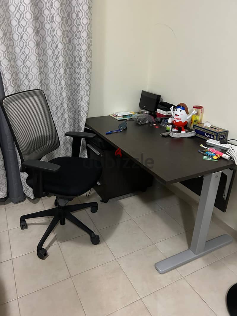 Office desk and chair 0