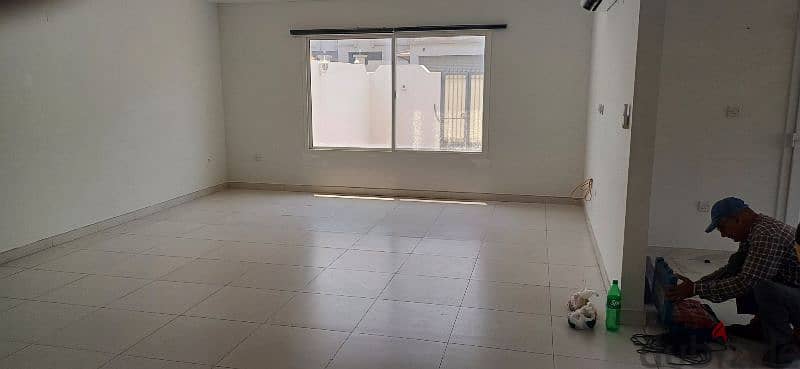 STAFF COMPOUND VILLA: Spacious 4 B/R near Ansar Gallery 9