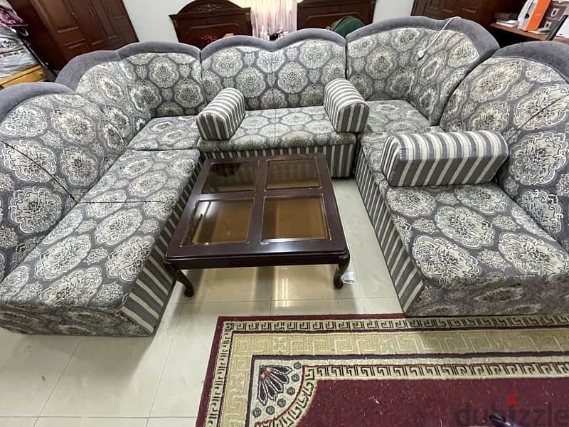 ‏5 pieces u shaped sofa in good condition ركنة خمس قطع حالة جيدة 0