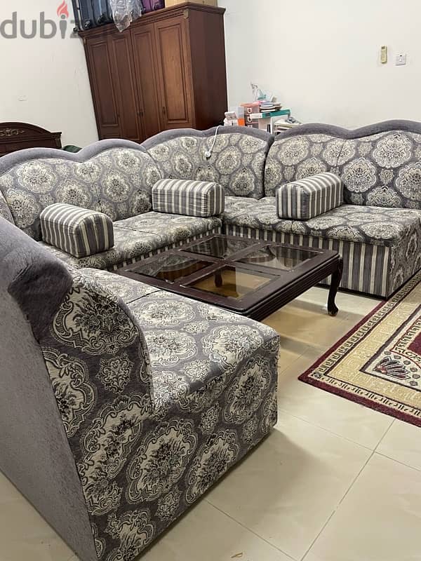 ‏5 pieces u shaped sofa in good condition ركنة خمس قطع حالة جيدة 1