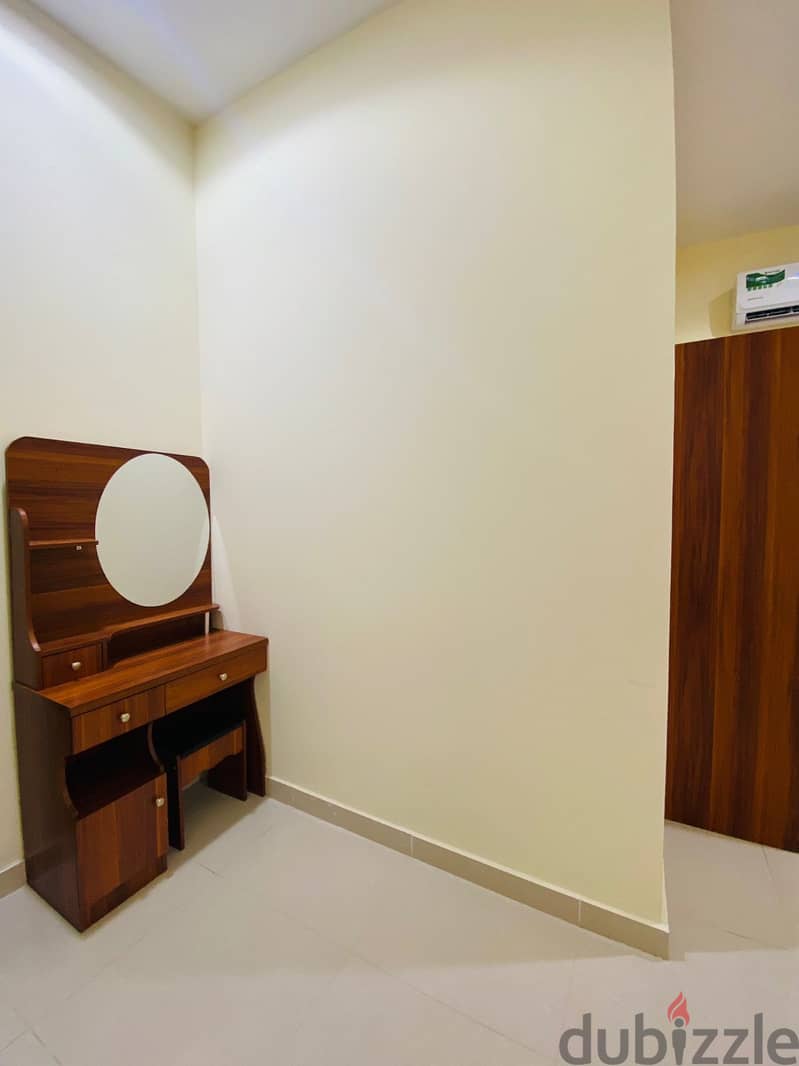 F. F room for rent in 1 -Minute walking to National museum metro 2