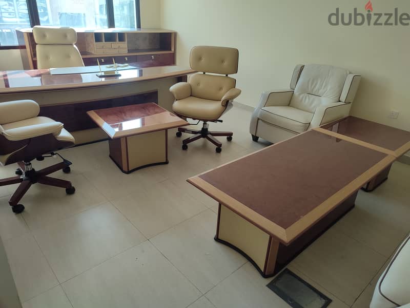 Office furniture set 0