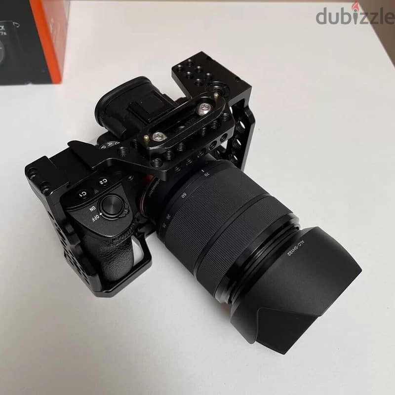 Sony - Alpha A7 III Mirrorless  FE 28-70 mm F3.5-5.6 OSS Lens 1