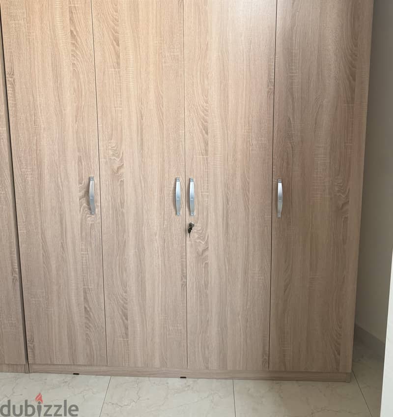 Spacious wooden cupboard/ wardrobe 0