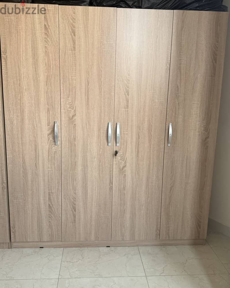 Spacious wooden cupboard/ wardrobe 1