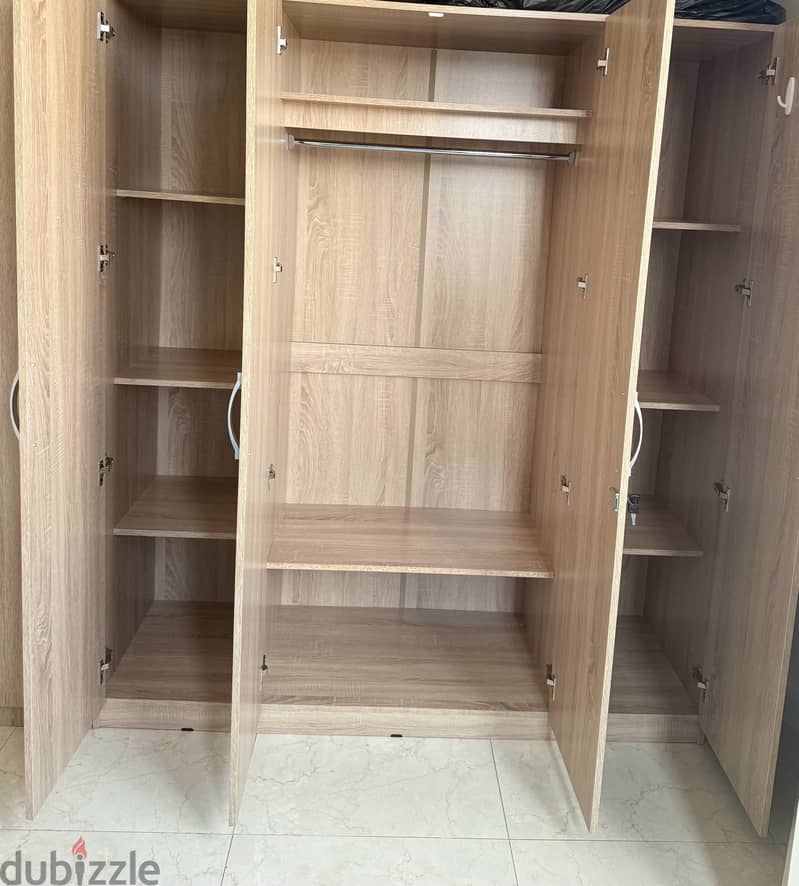 Spacious wooden cupboard/ wardrobe 3