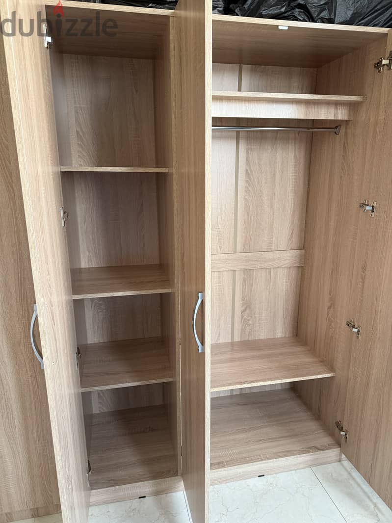 Spacious wooden cupboard/ wardrobe 4