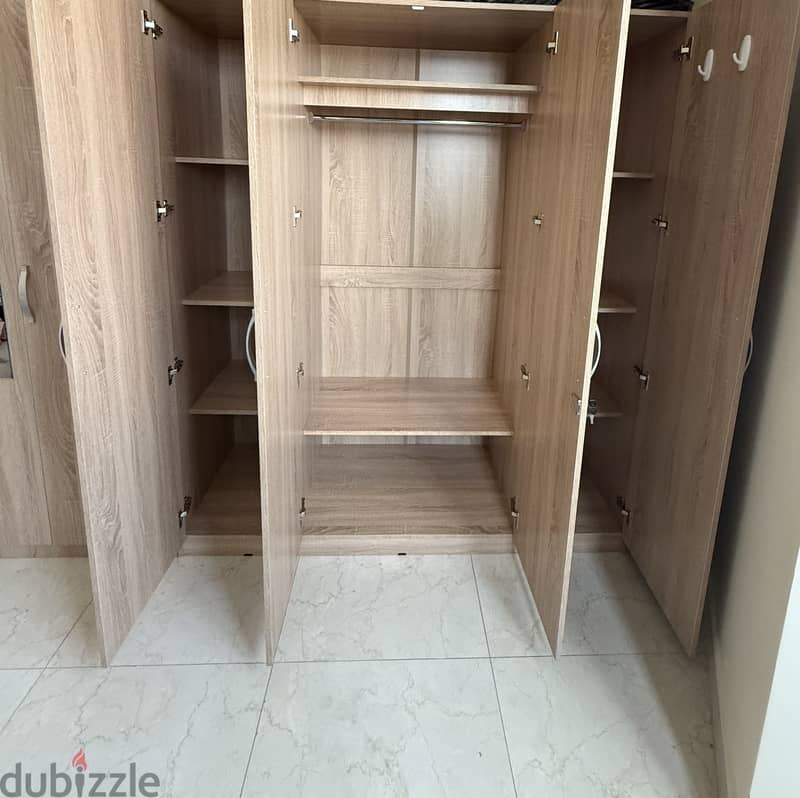 Spacious wooden cupboard/ wardrobe 6