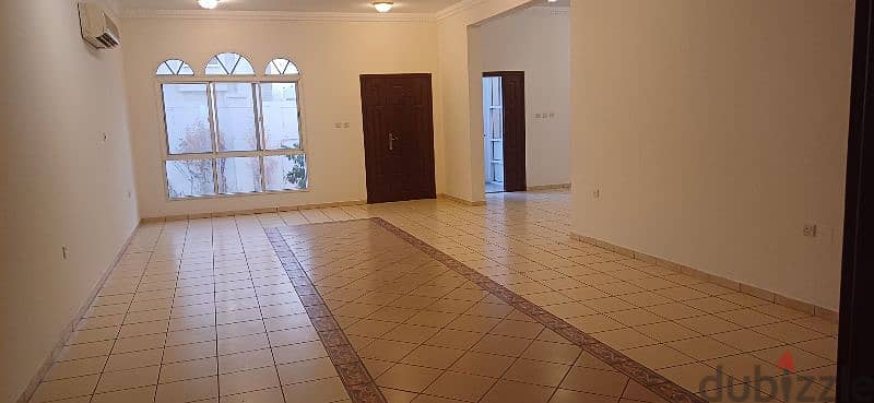 Freestanding Very Spacious 5 Mater Bedroom Villa 0