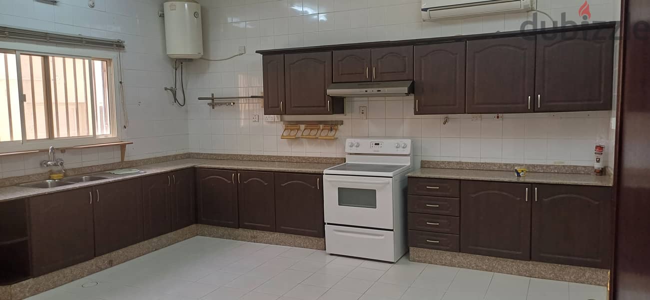 Freestanding Spacious 5 Bedroom Villa with Garden near Khalifa Stadium 5