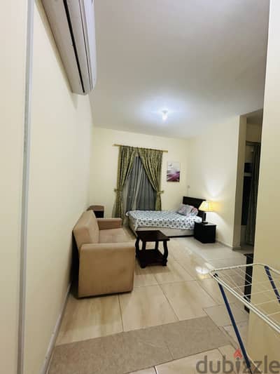 F. F ROOM FOR RENT IN 1-MINUTE WALK TO NATIONAL MUSEUM METRO