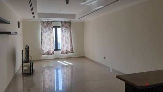 for rent SF studio in Porto Arabia