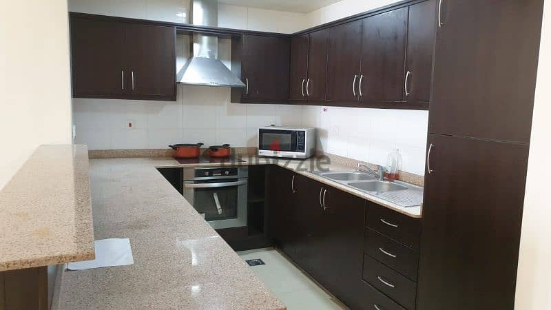 for rent SF studio in Porto Arabia 5