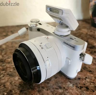 Samsung NX NX300 20.3MP Digital Camera - White (Kit w/ ED II 20-50mm