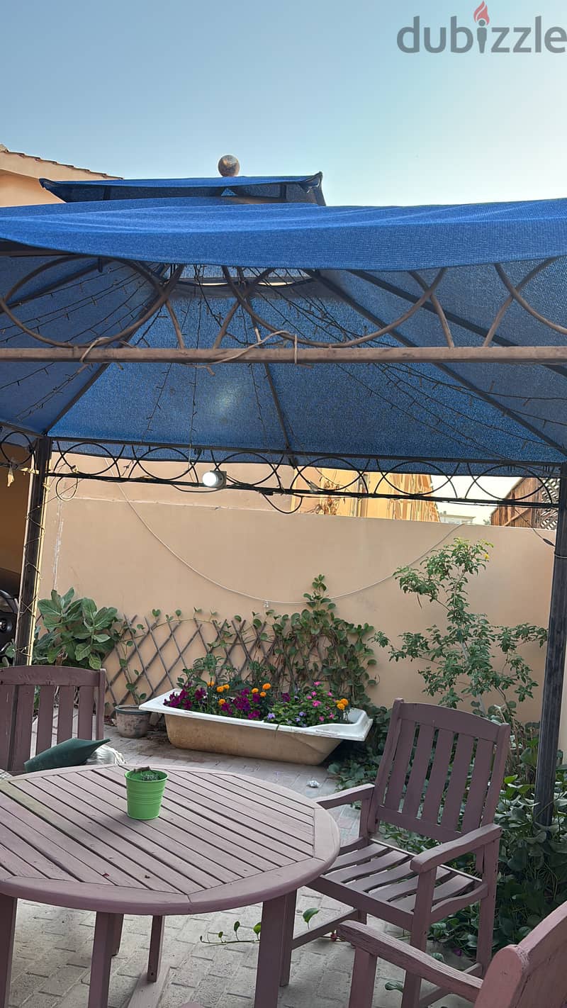 Gazebo with water proof strong top 1