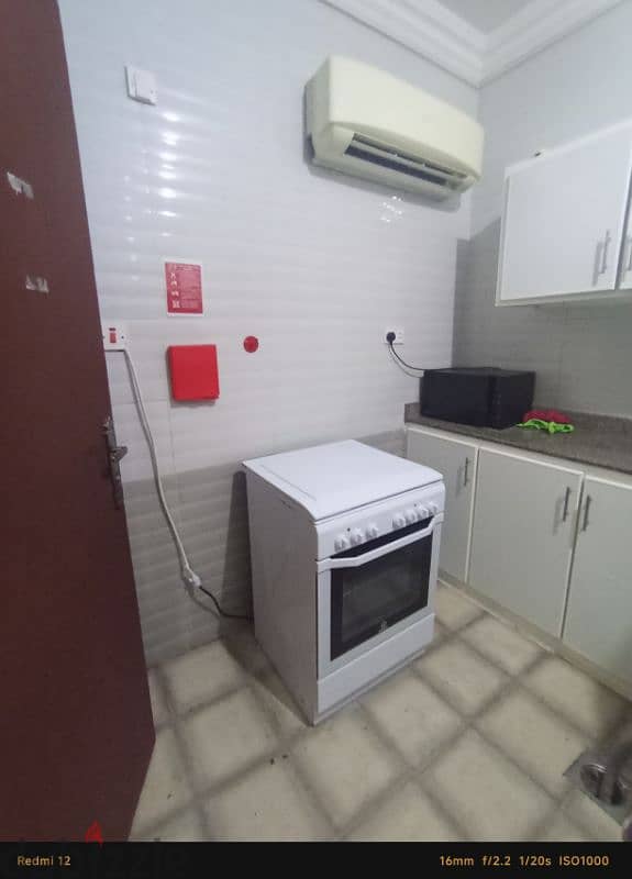 male Bachelor's Room Available 9