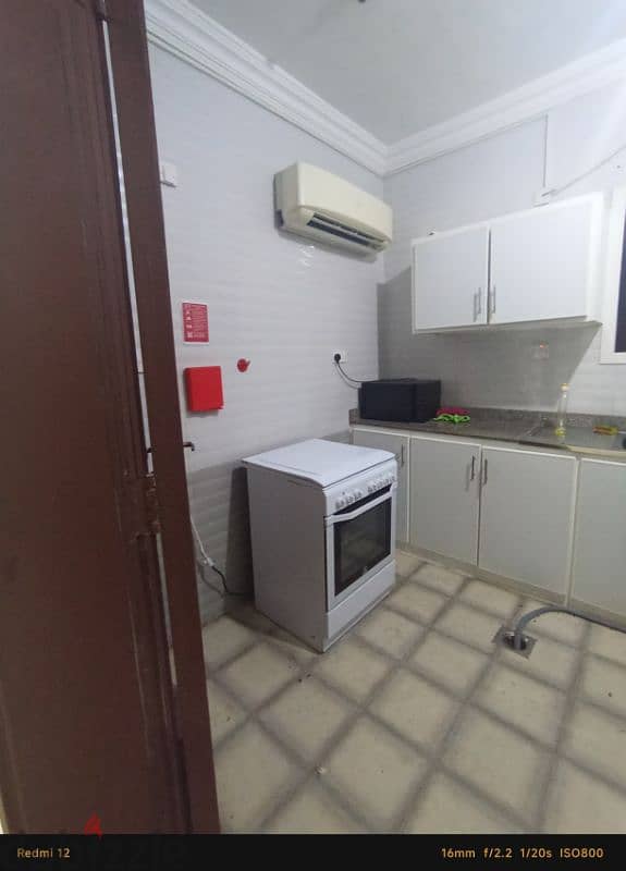 male Bachelor's Room Available 10