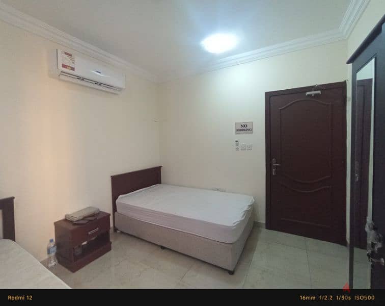 male Bachelor's Room Available 14